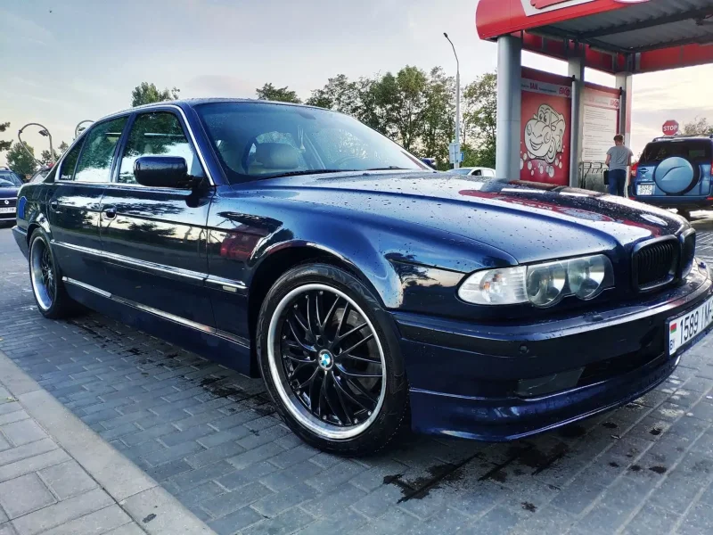 BMW 7 e38 2000