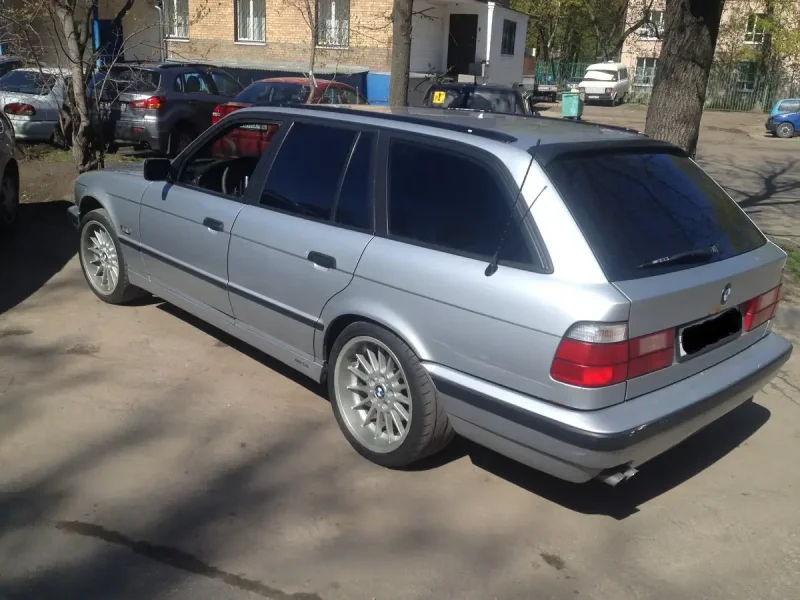БМВ е39 универсал