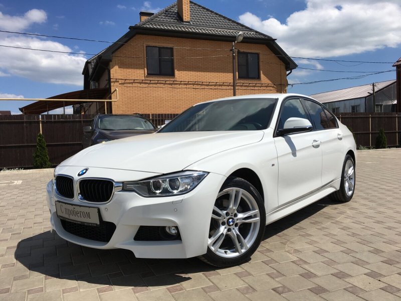 БМВ 320i белая
