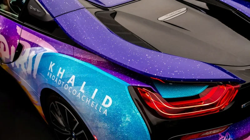 БМВ i8 неон