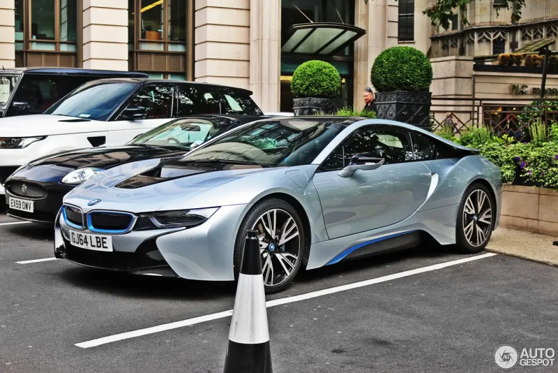 BMW i8 Изумрудная