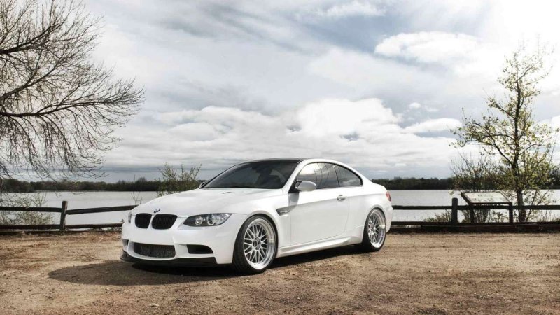 Белый БМВ e90 высокое качество