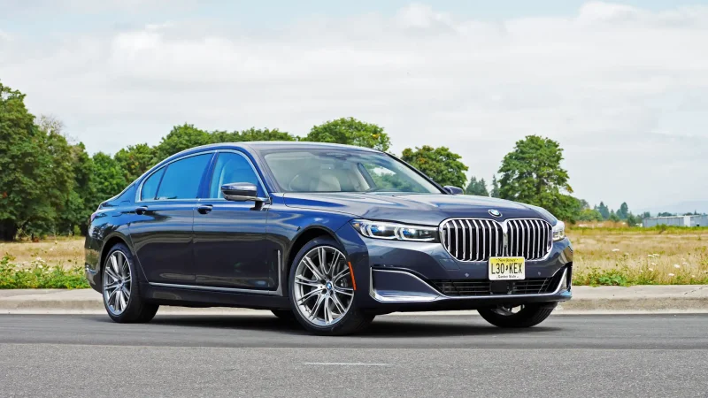 BMW 750 2022