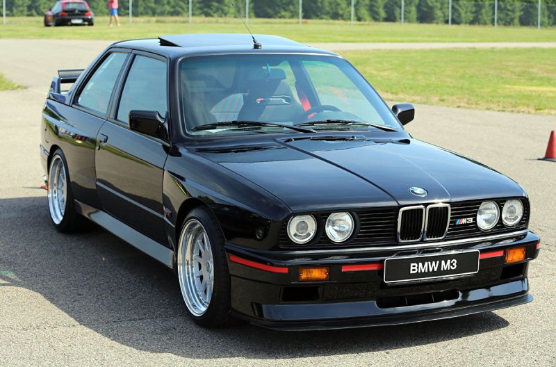 BMW 5 e30