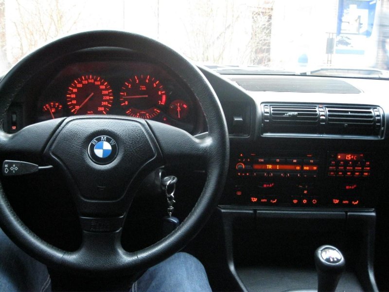 За рулём BMW e34
