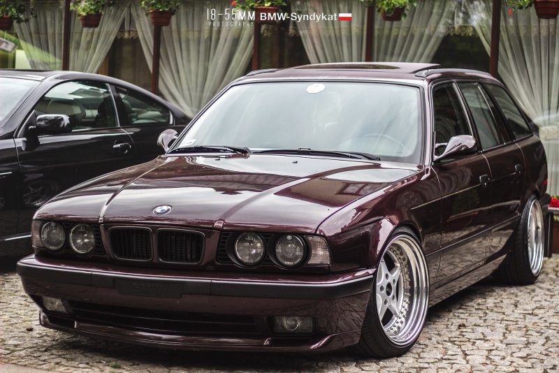 BMW e34 бордовая