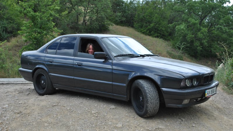 БМВ е34 черная