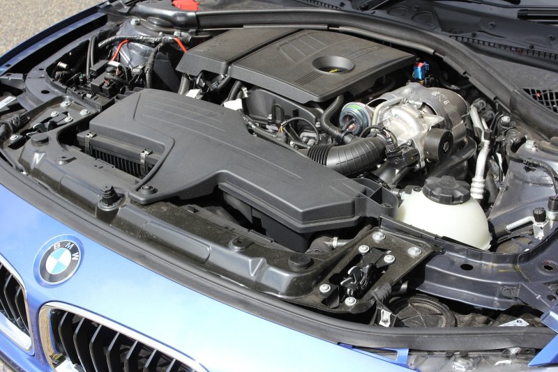 BMW 320i под капотом