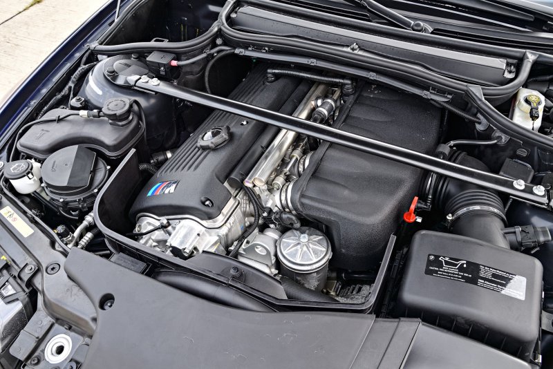 BMW e87 подкапотка