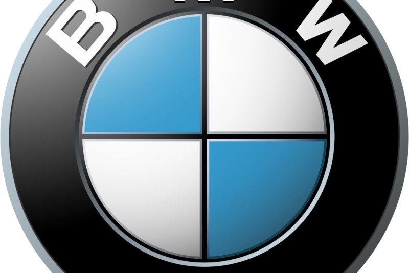 BMW логотип на белом фоне