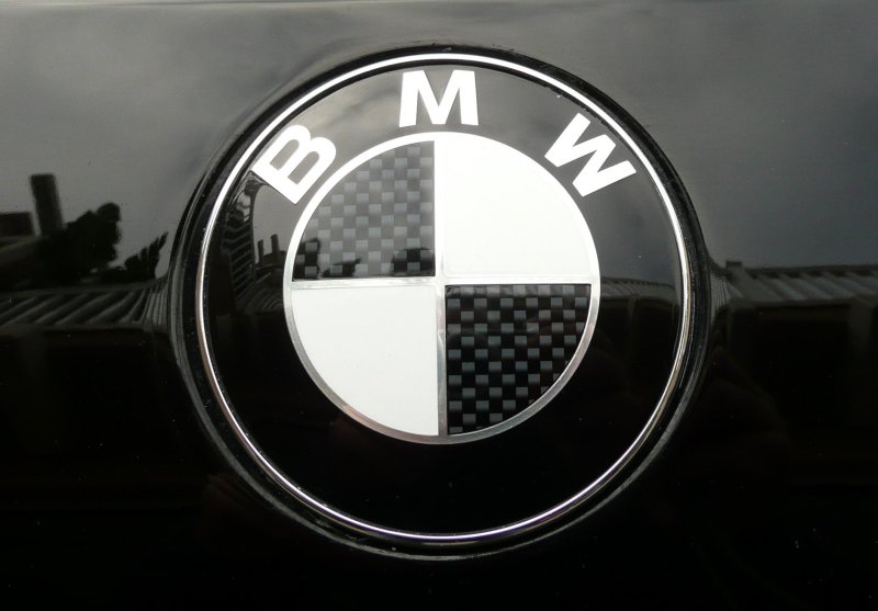 BMW эмблема черная m50d