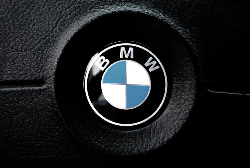 BMW эмблема черная m50d