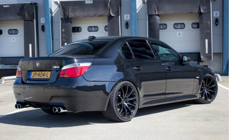 BMW m5 e60 v10