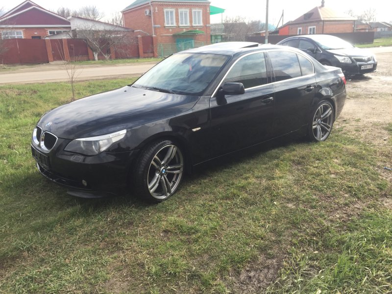 BMW e60 черная тонированная