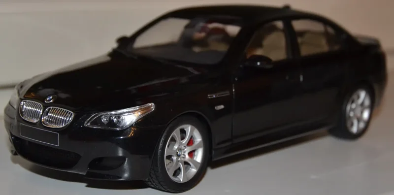 BMW m5 e60 1/18