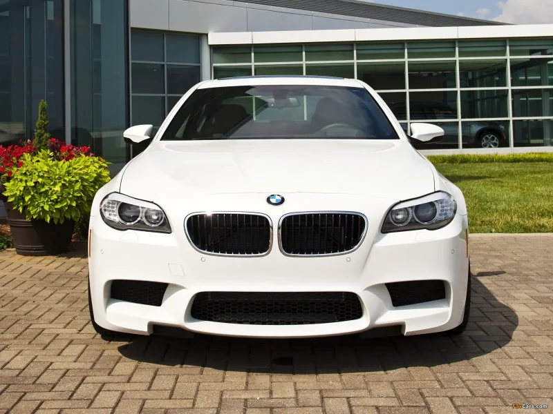 BMW m5 f10 на закате