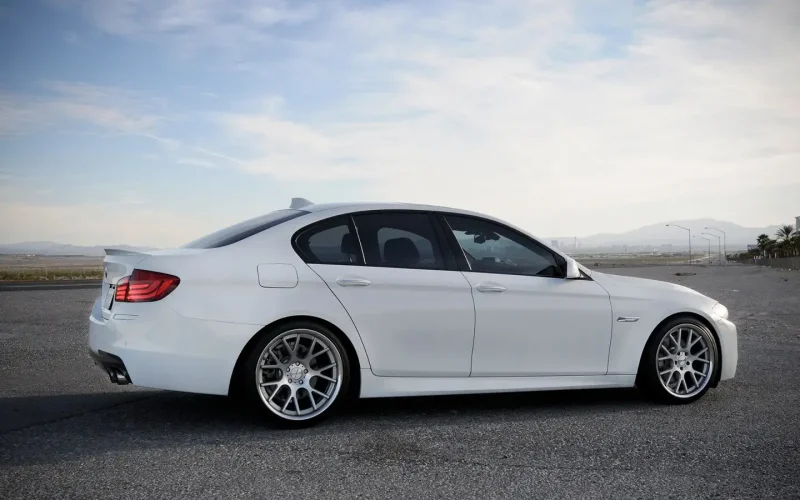 БМВ f10 белая