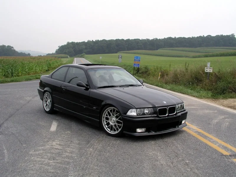 BMW e36 черная