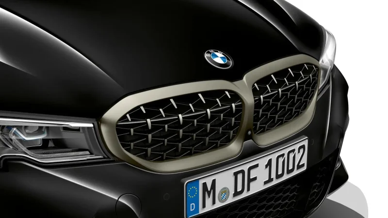 Черная решетка радиатора BMW g20