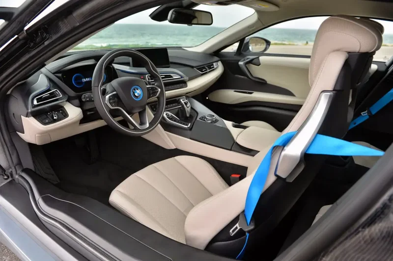 BMW i8 салон