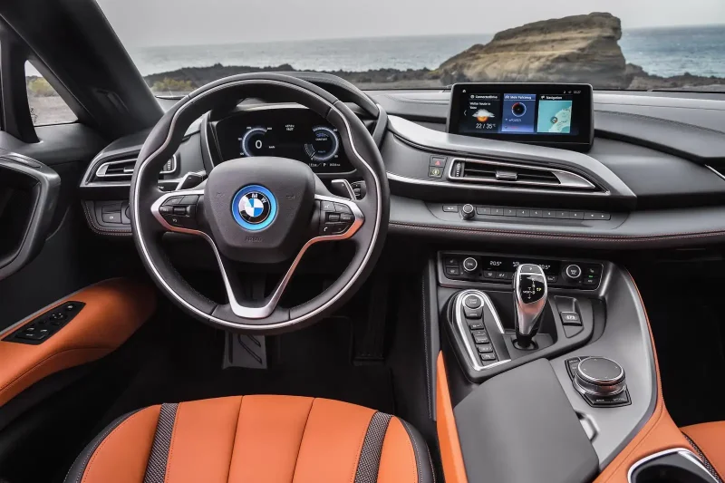 BMW i8 салон