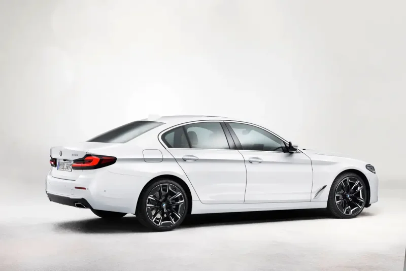 BMW 5 седан 2021