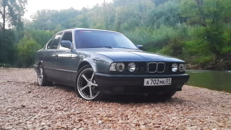 BMW 5 Series 1990 года