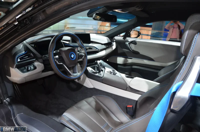 BMW i8 черная салон