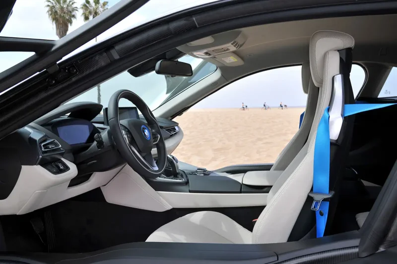 BMW i8 салон белый