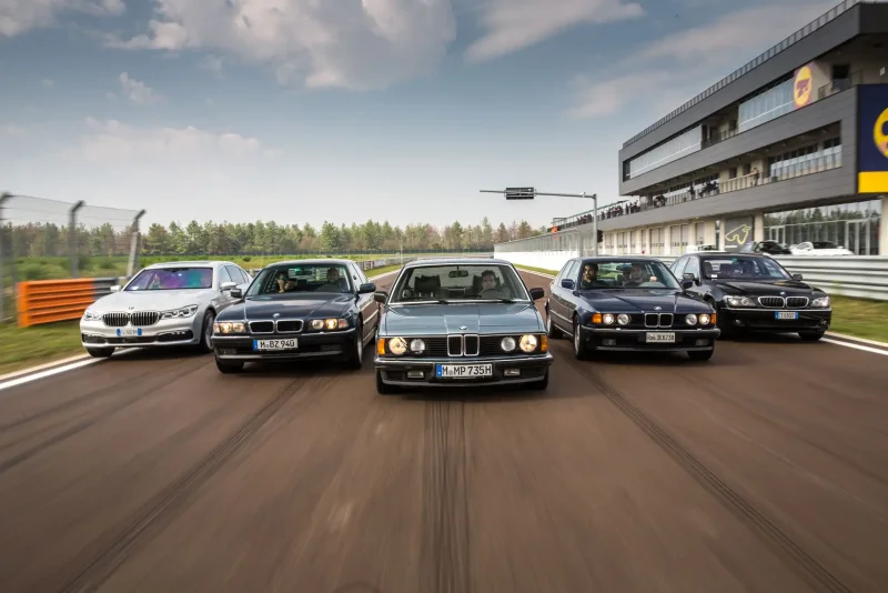BMW много машин