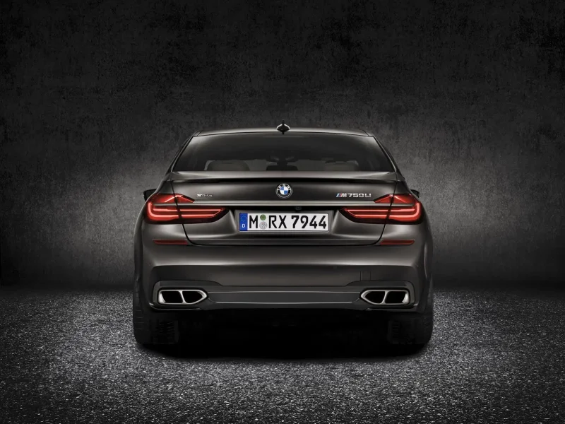 BMW m760i