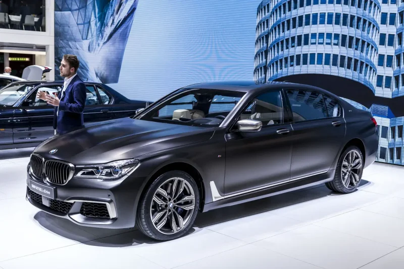 БМВ м760 li XDRIVE