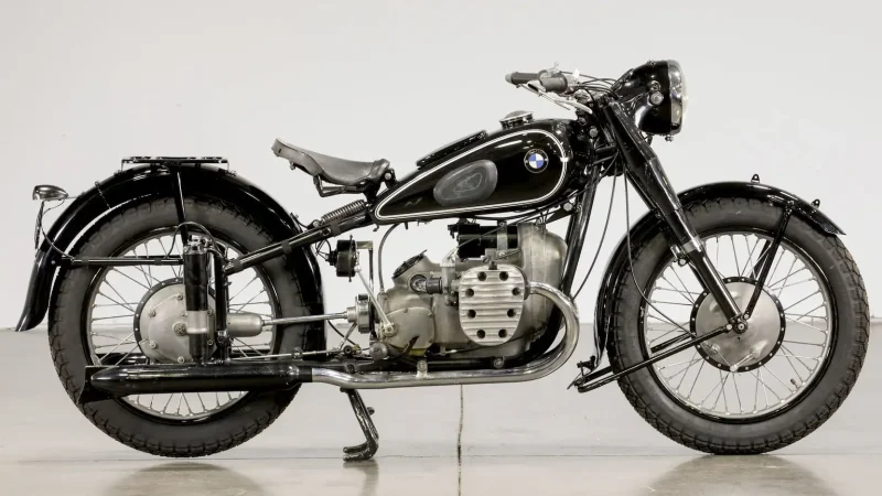 Немецкий мотоцикл BMW r71