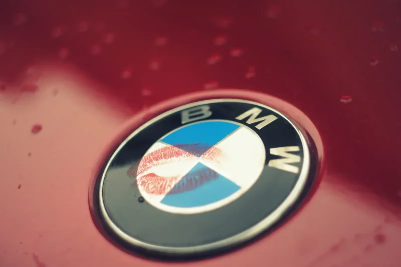 Значок BMW на весь экран