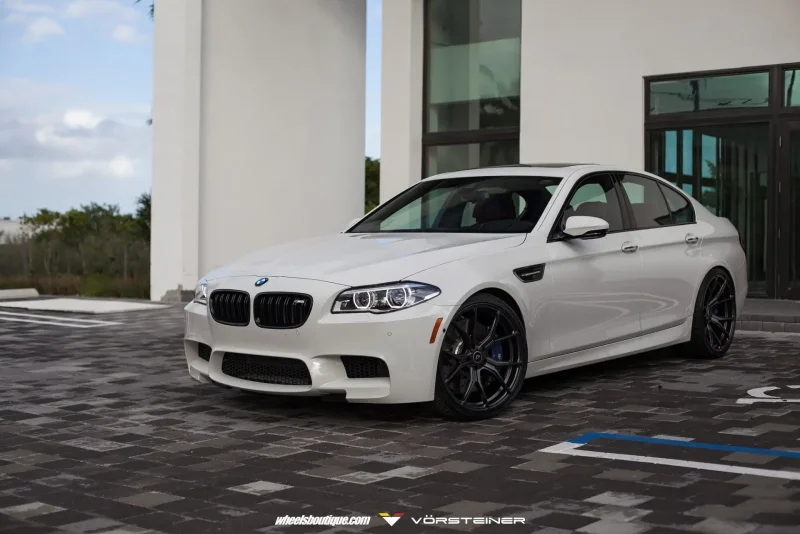 BMW m5 белая