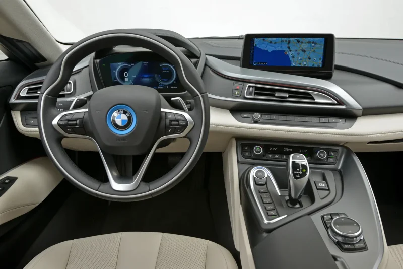 Салон BMW i8 2017