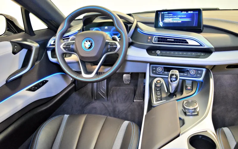 Спортивная БМВ i8