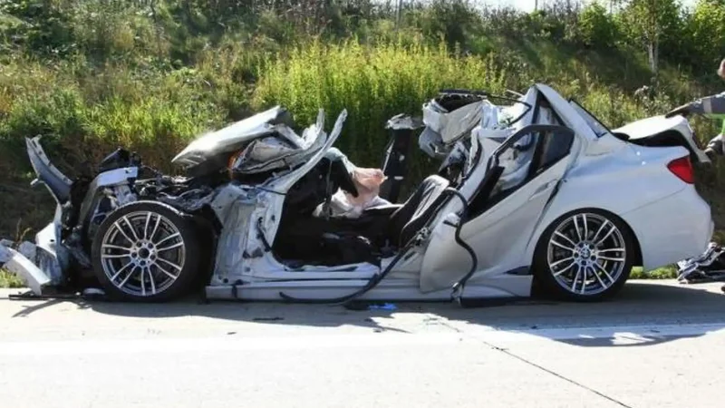 BMW 7 crash
