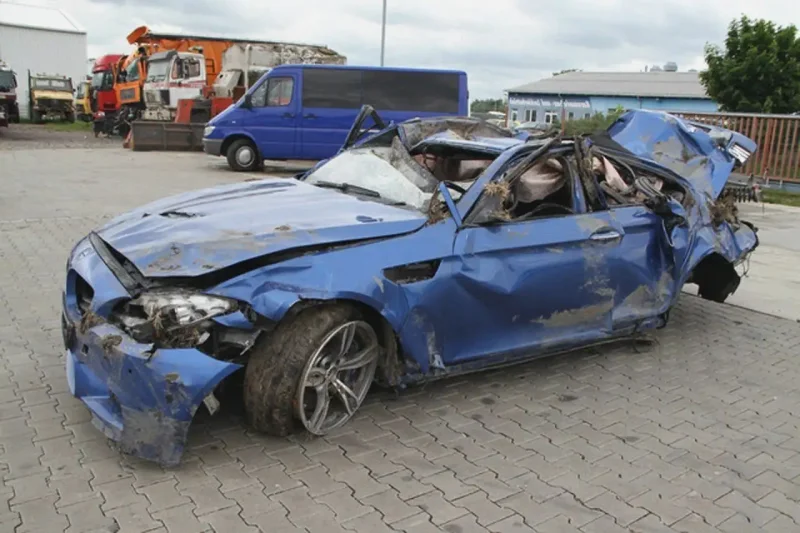 BMW m5 e60 битая