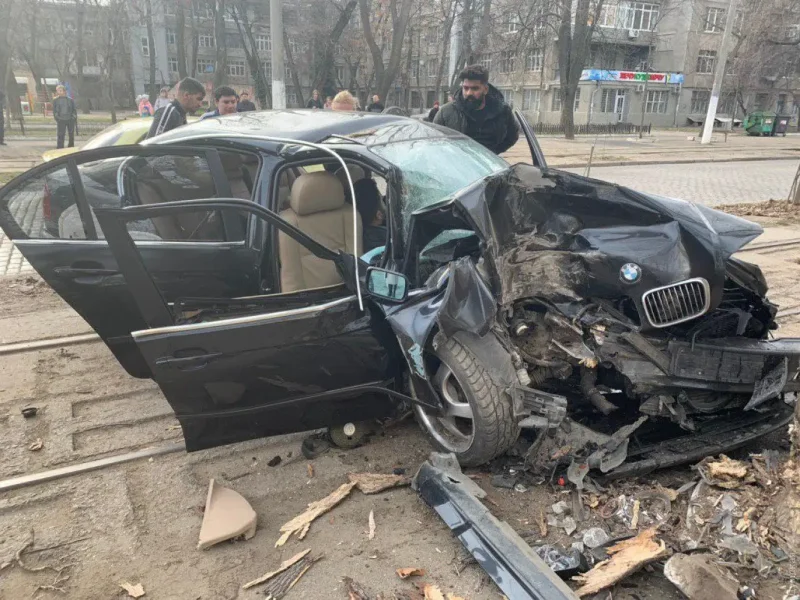 Разбитая БМВ е39