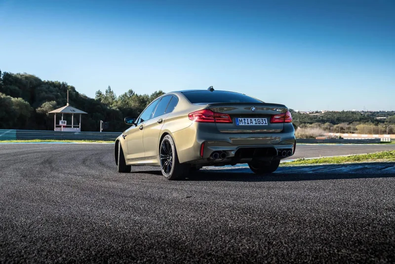 BMW m5 f90 черная