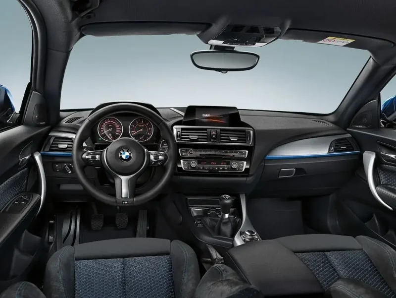 BMW 118i салон