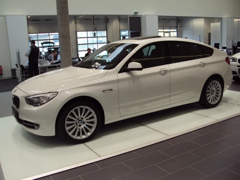 BMW gt 530d белая