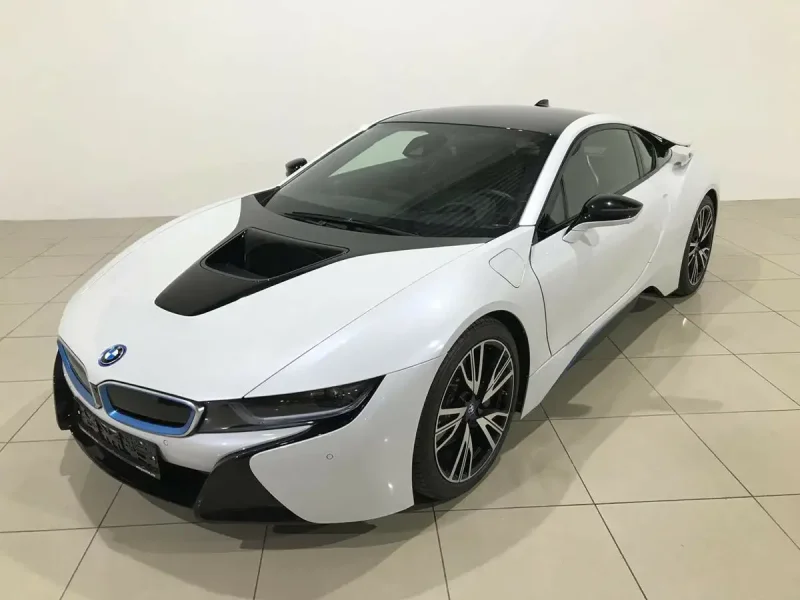 БМВ i8 белая
