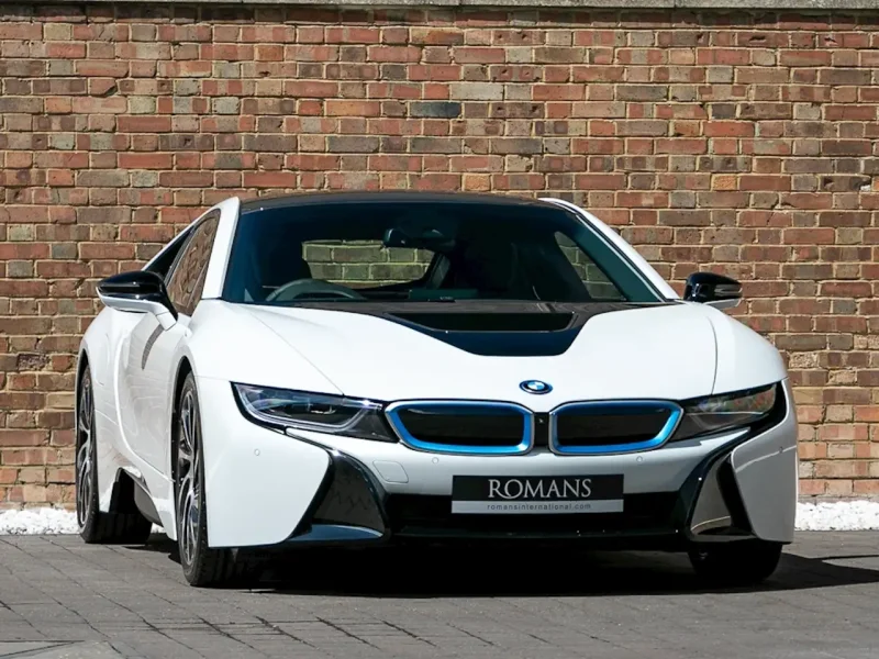 BMW i8 белая