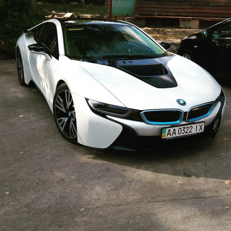 BMW i8 белая