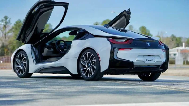 BMW i8 белая