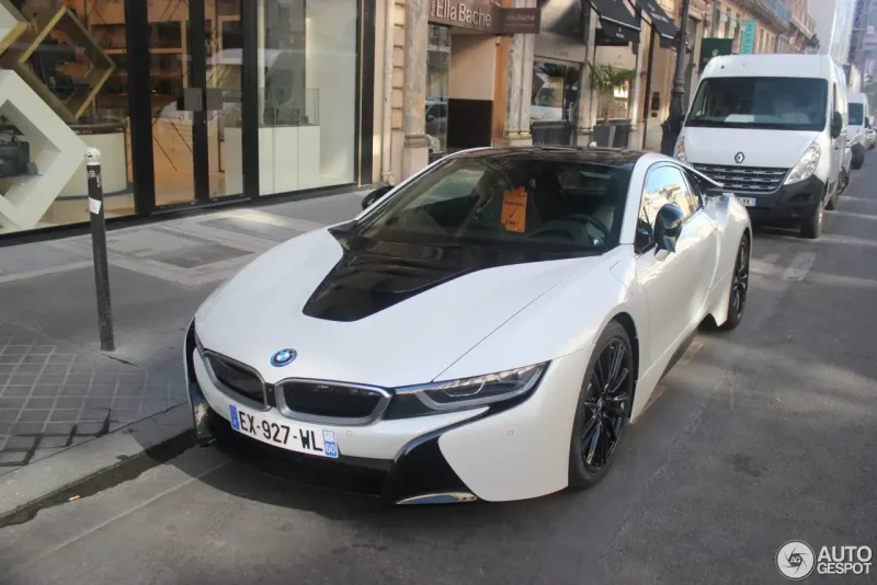 BMW i8 2018 белая