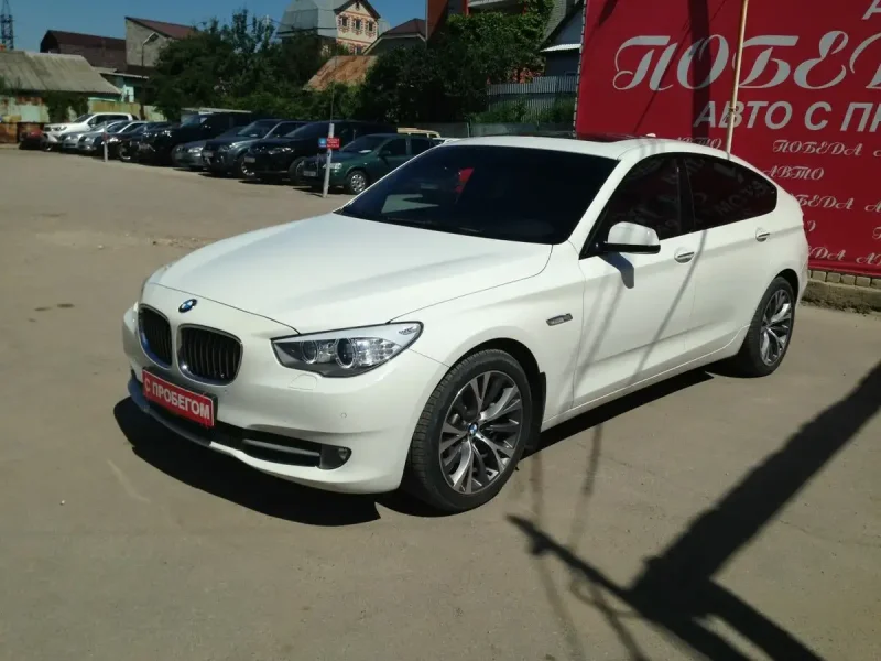 Белый BMW 5er