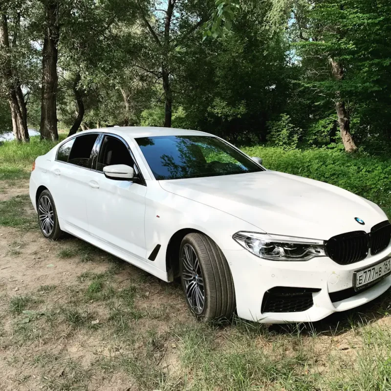 БМВ белая седан g30